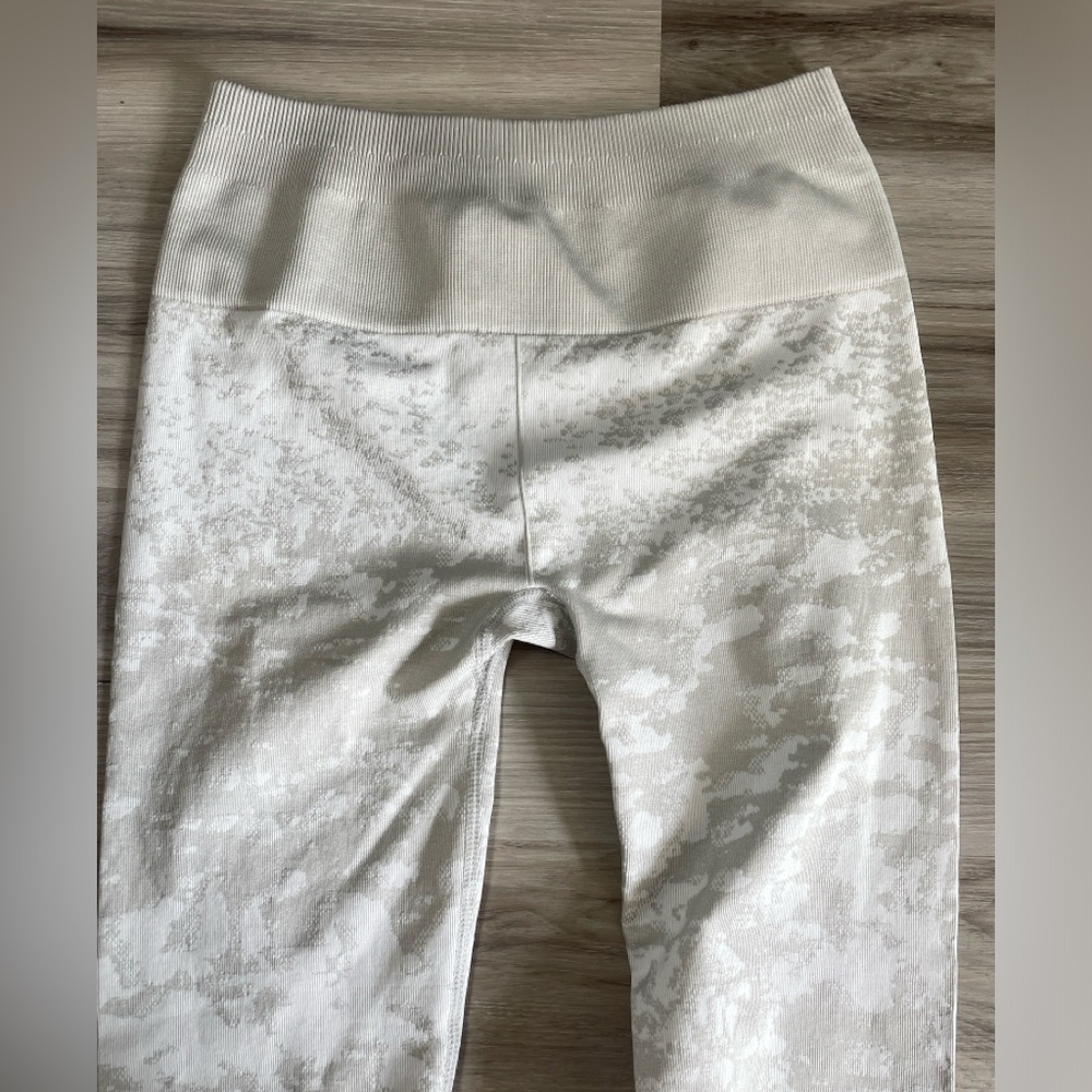 Fabletics High-Waisted Seamless Mist Legging Light Grey & White Size Small - Picture 9 of 9